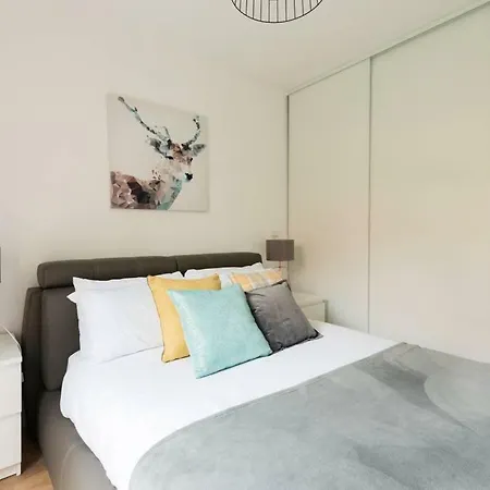 Stylish, Bright And Modern Disneyland Paris Montévrain
